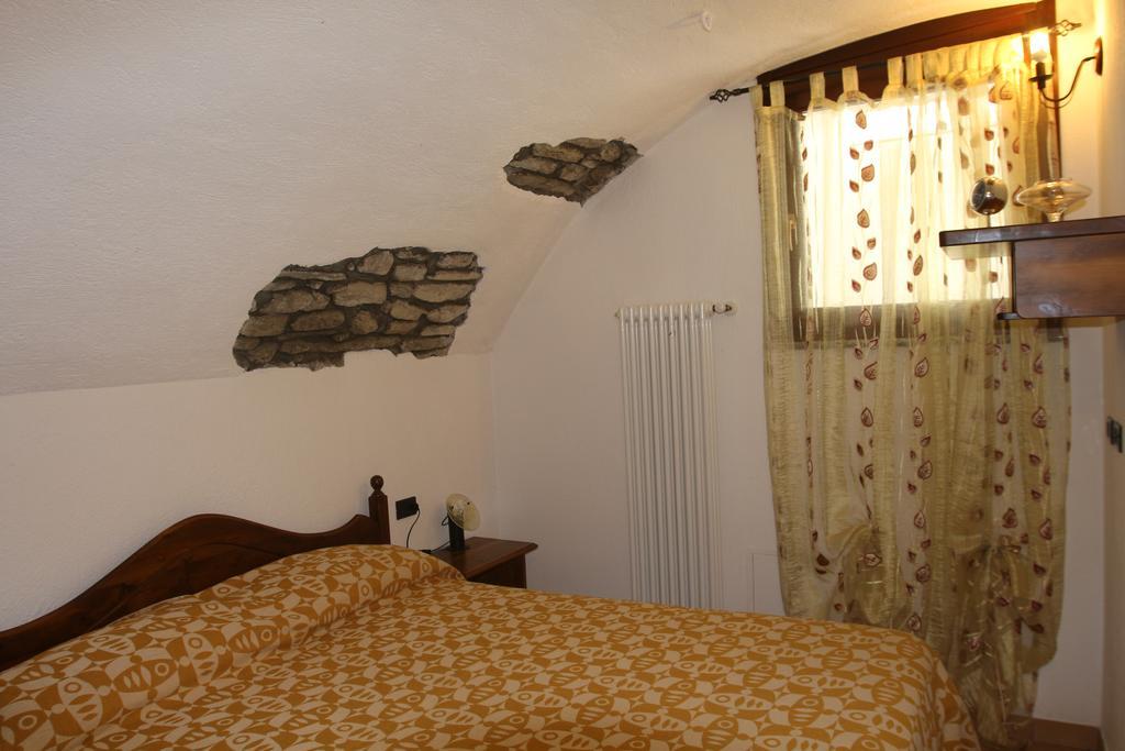 Maison Cassius Issogne Extérieur photo